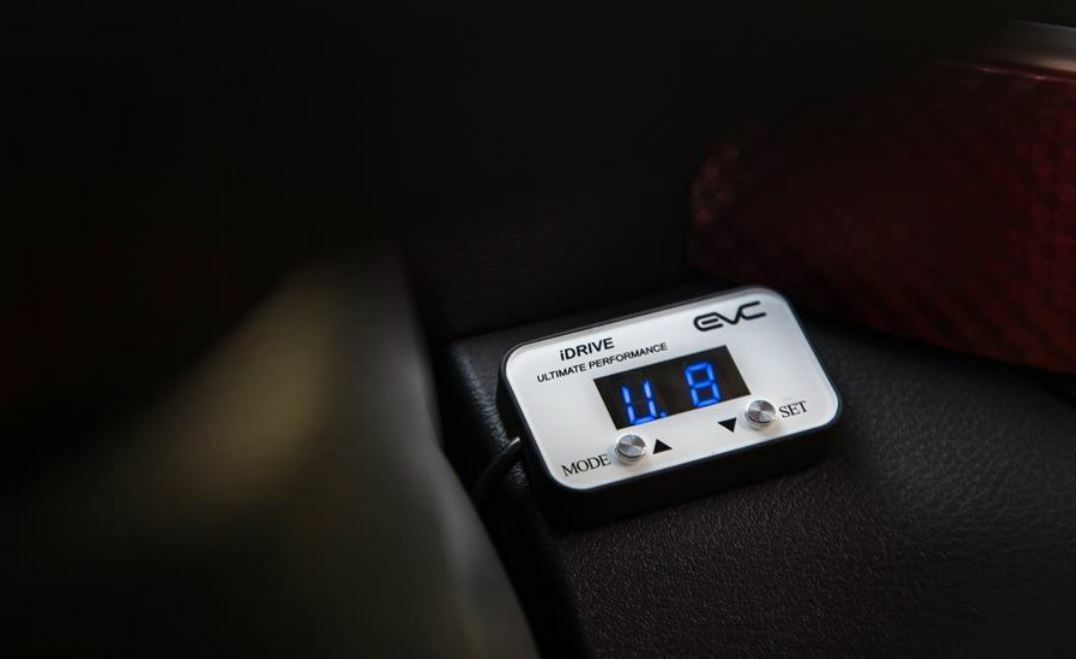 Ultimate9 Throttle Controller for Jaguar XJ (03/2003 - 10/2020), Land Rover Range Rover (04/2005 - 10/2020), Land Rover Discovery (07/2004 - on), Land Rover Defender (09/2003 - on), Land Rover Range Rover Velar (03/2017 - 10/2020), Land Rover Range...