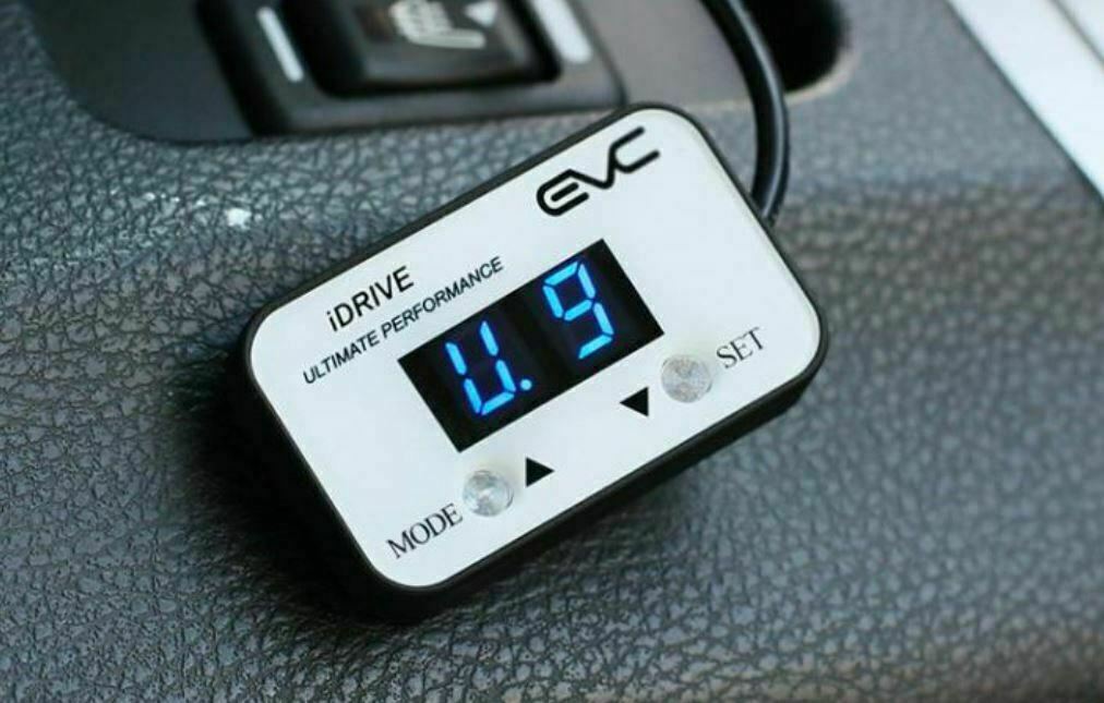 Ultimate9 Throttle Controller for Jaguar XJ (03/2003 - 10/2020), Land Rover Range Rover (04/2005 - 10/2020), Land Rover Discovery (07/2004 - on), Land Rover Defender (09/2003 - on), Land Rover Range Rover Velar (03/2017 - 10/2020), Land Rover Range...