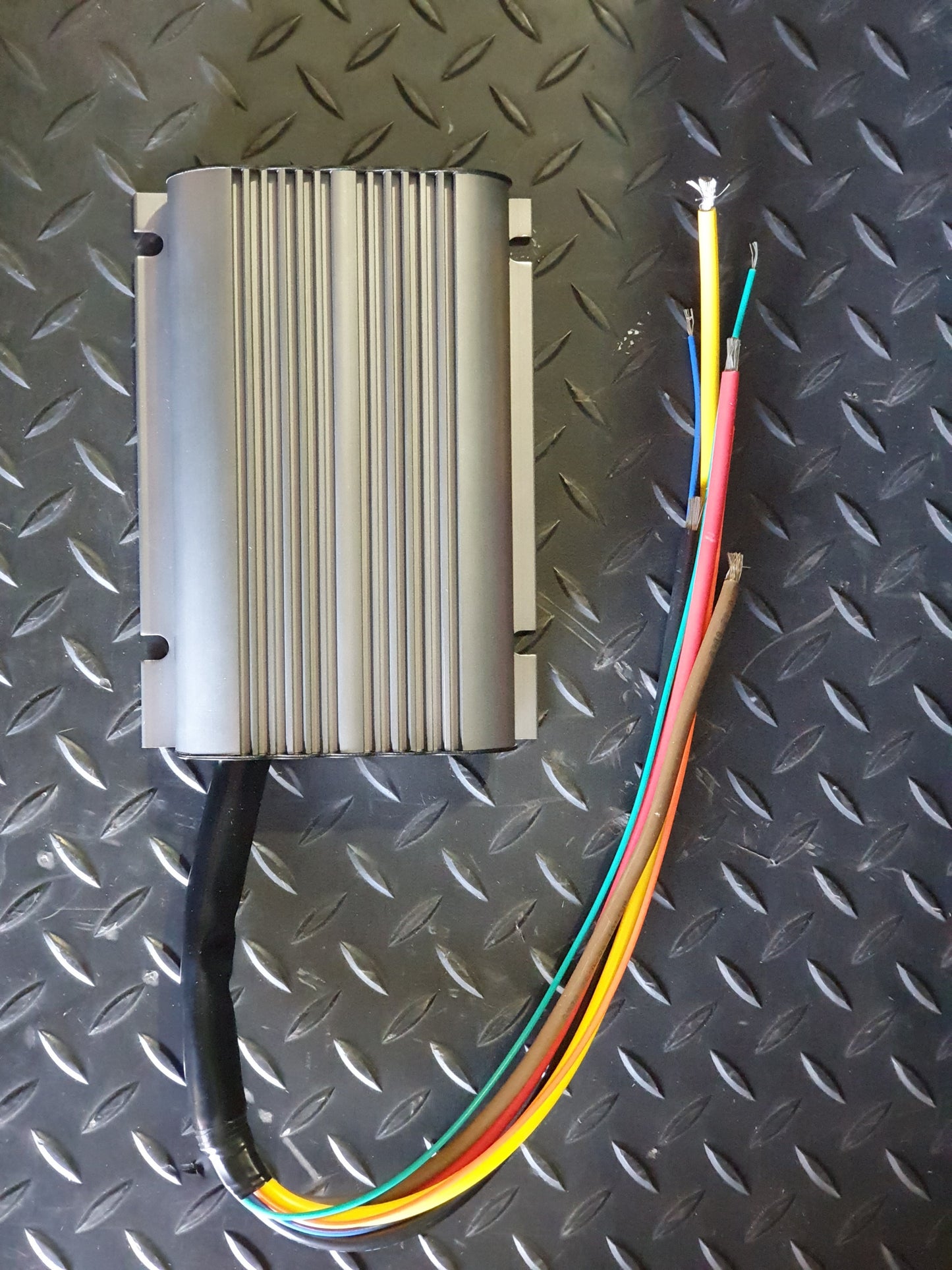 Redarc CORE 12V 40A In Cabin DC-DC Battery Charger