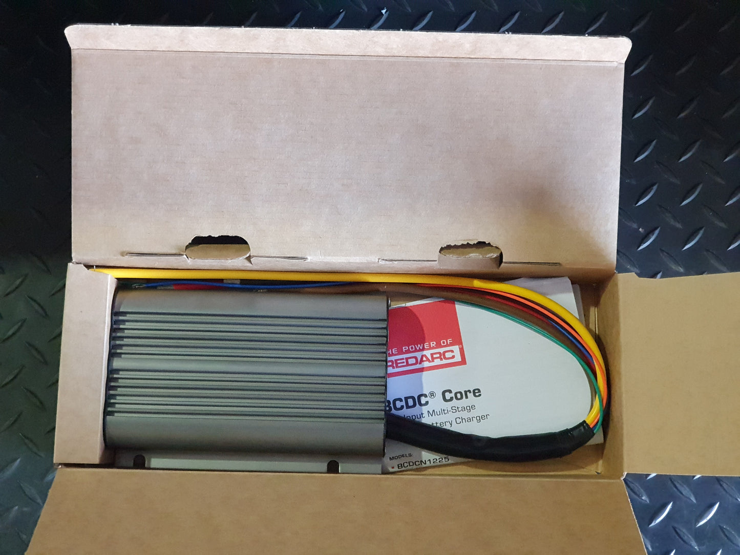 Redarc CORE 12V 40A In Cabin DC-DC Battery Charger